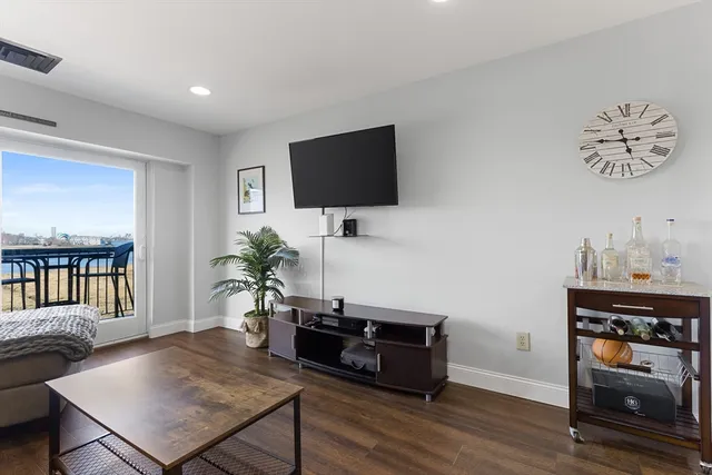 $2,400 | 133 Commander Shea Boulevard, Unit 407, Quincy, MA 02171