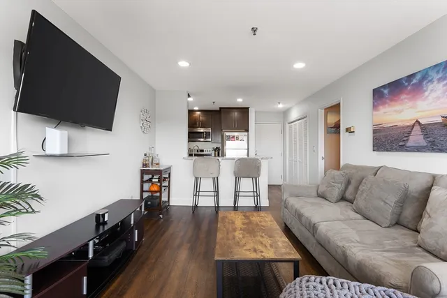 $2,400 | 133 Commander Shea Boulevard, Unit 407, Quincy, MA 02171