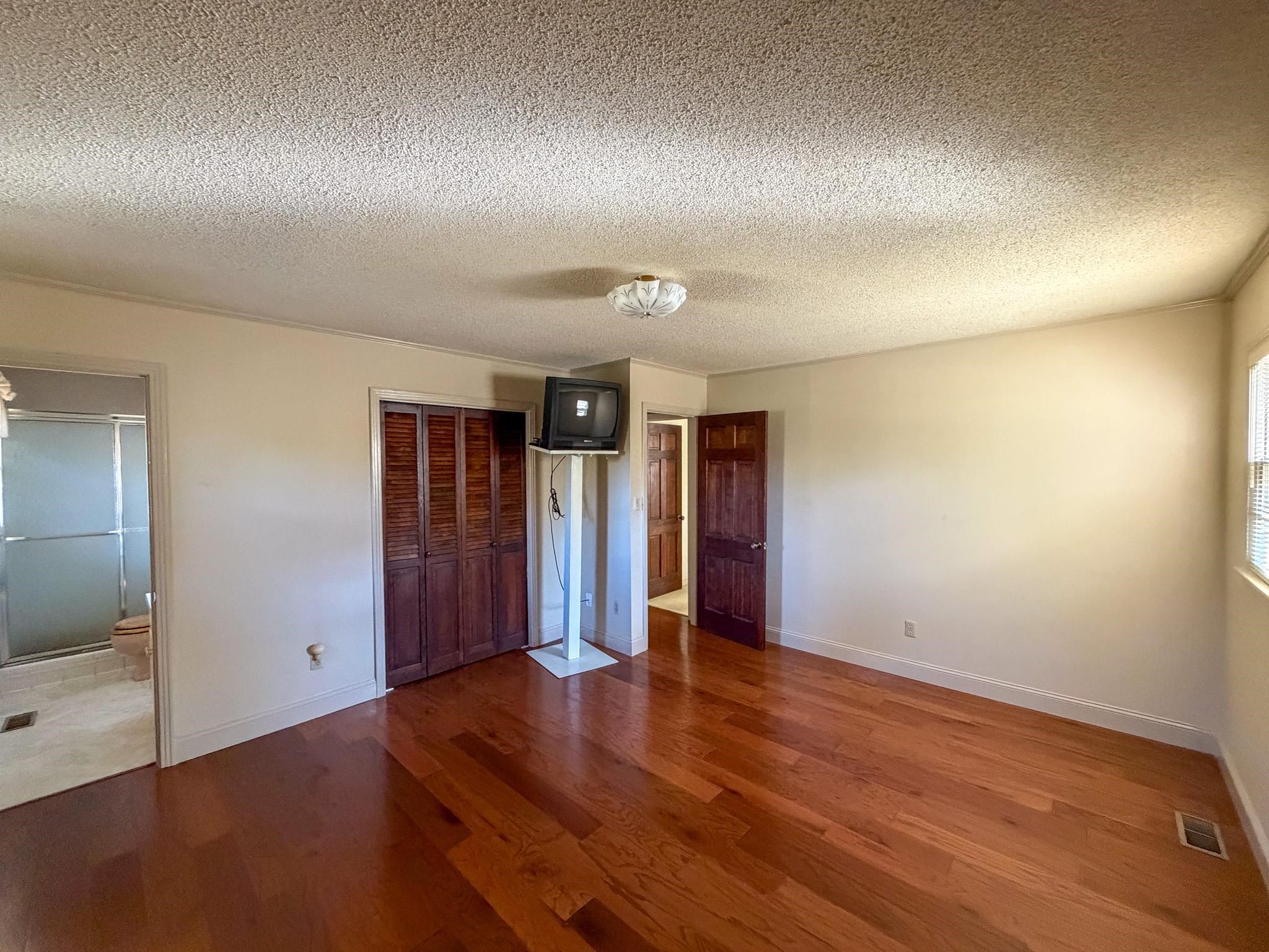 503 East Quitman Street Iuka, MS 38852 - Photo 9 of 20 an empty room with wooden floor and windows