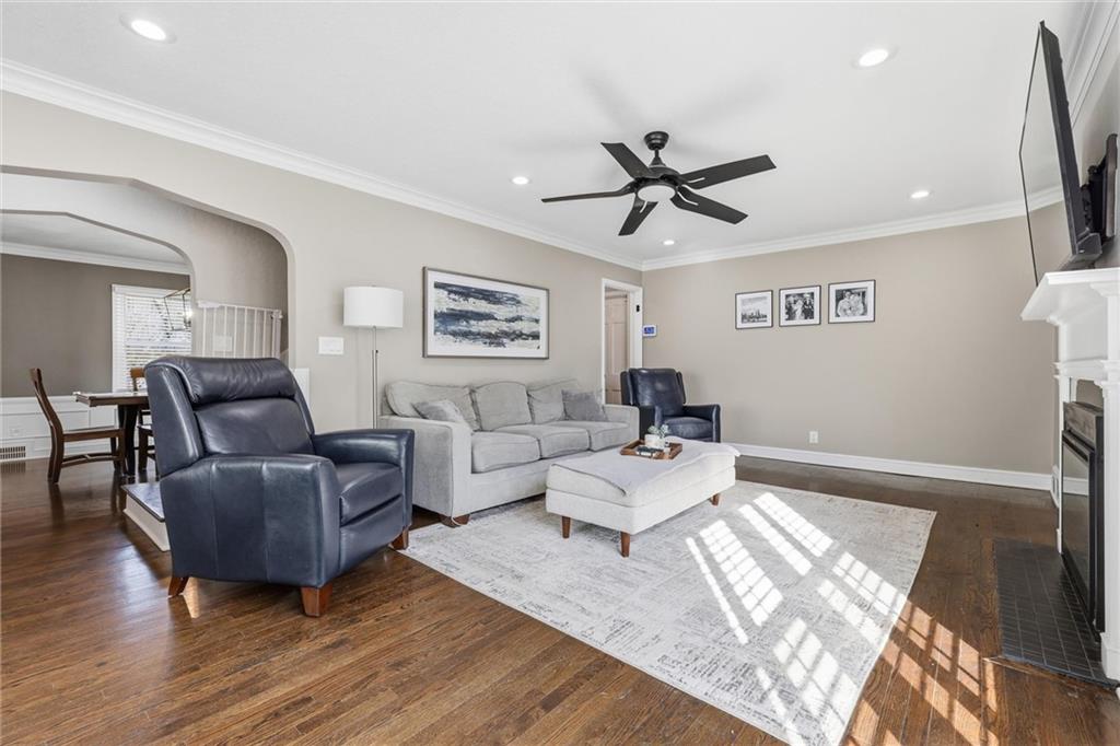 6928 Wornall Road Kansas City, MO 64113 - Photo 5 of 34