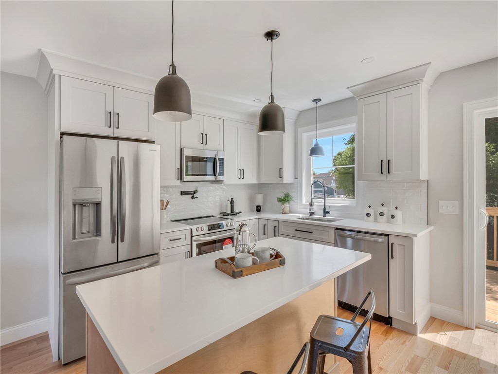 256 Point Avenue Warwick, RI 02889 - Photo 4 of 26