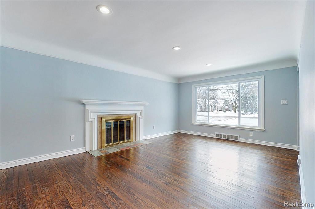 18244 Beverly Road Beverly Hills, MI 48025 - Photo 4 of 30