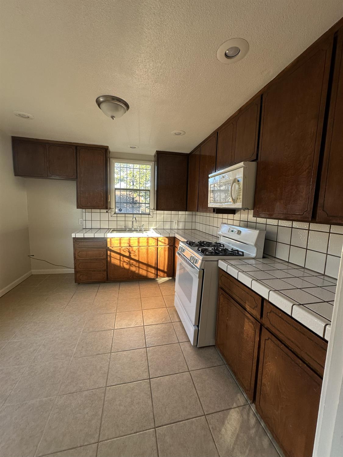 1430 East Seventh Street Stockton, CA 95206 - Photo 9 of 20