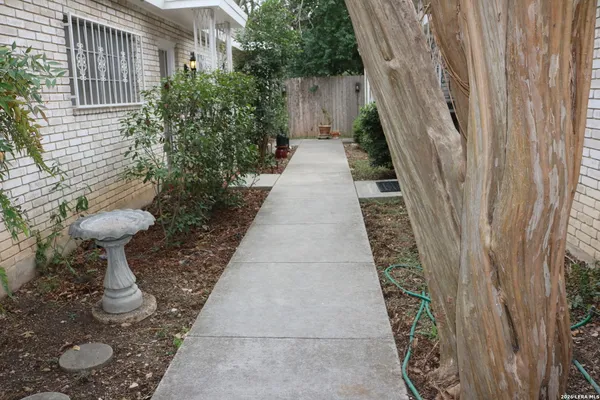 $925 | 1430 Nacogdoches Road, Unit 3, San Antonio, TX 78209
