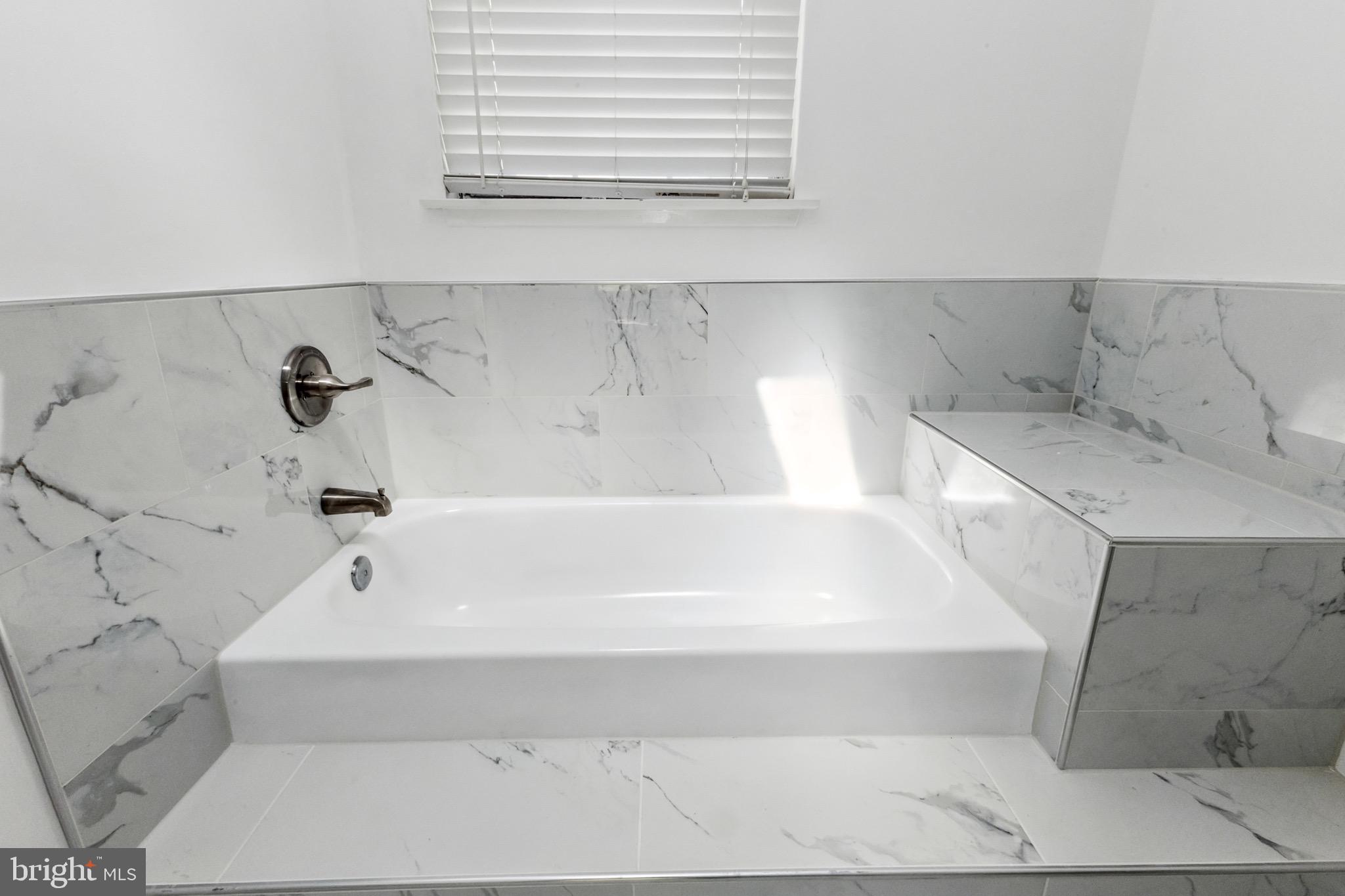 2480 Ridgehampton Court Reston, VA 20191 - Photo 17 of 25 a bathroom with a bathtub