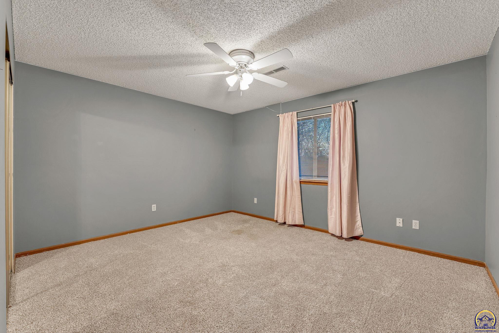 6040 Southwest 25th Street Topeka, KS 66614 - Photo 11 of 19