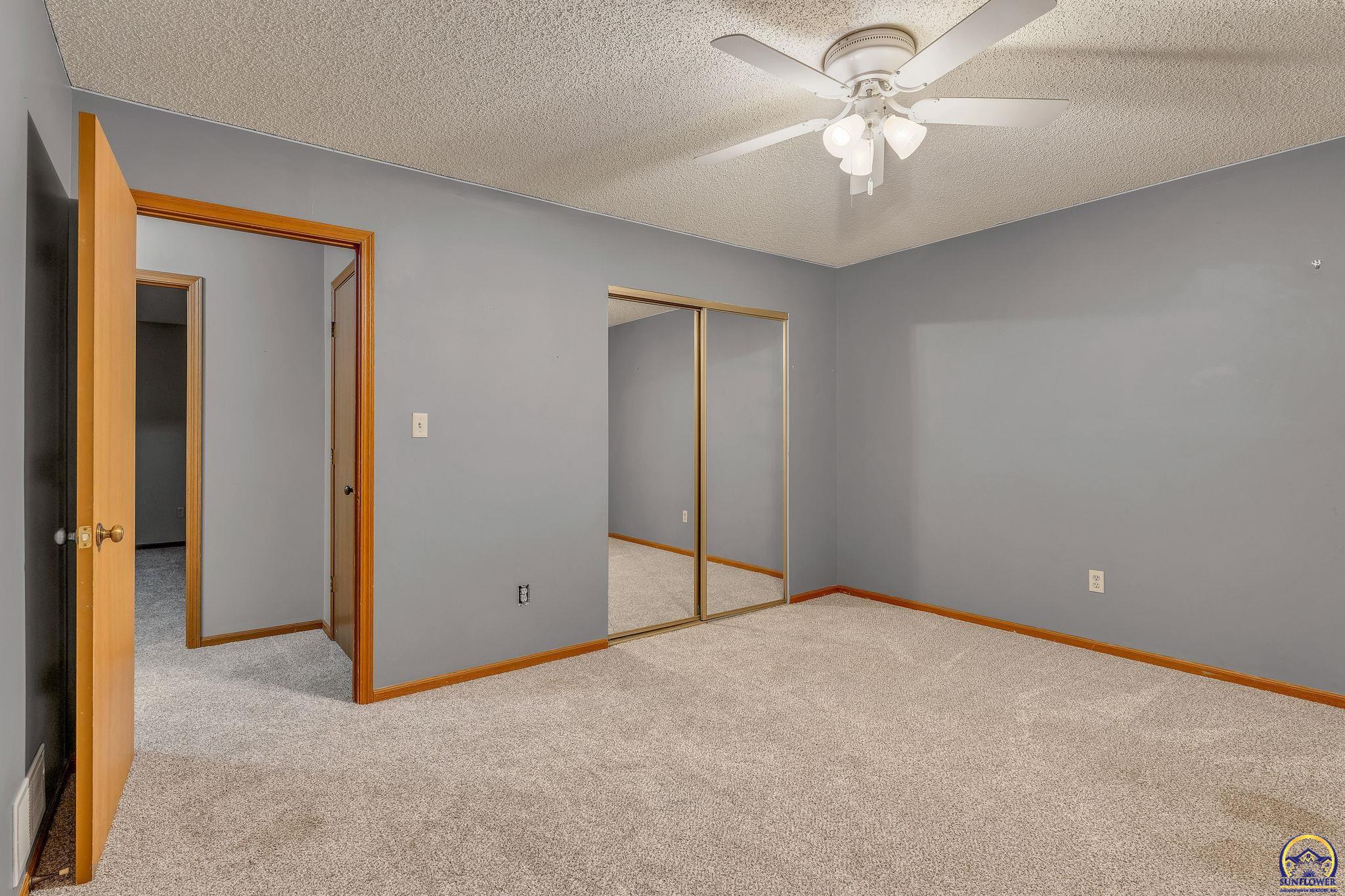 6040 Southwest 25th Street Topeka, KS 66614 - Photo 12 of 19