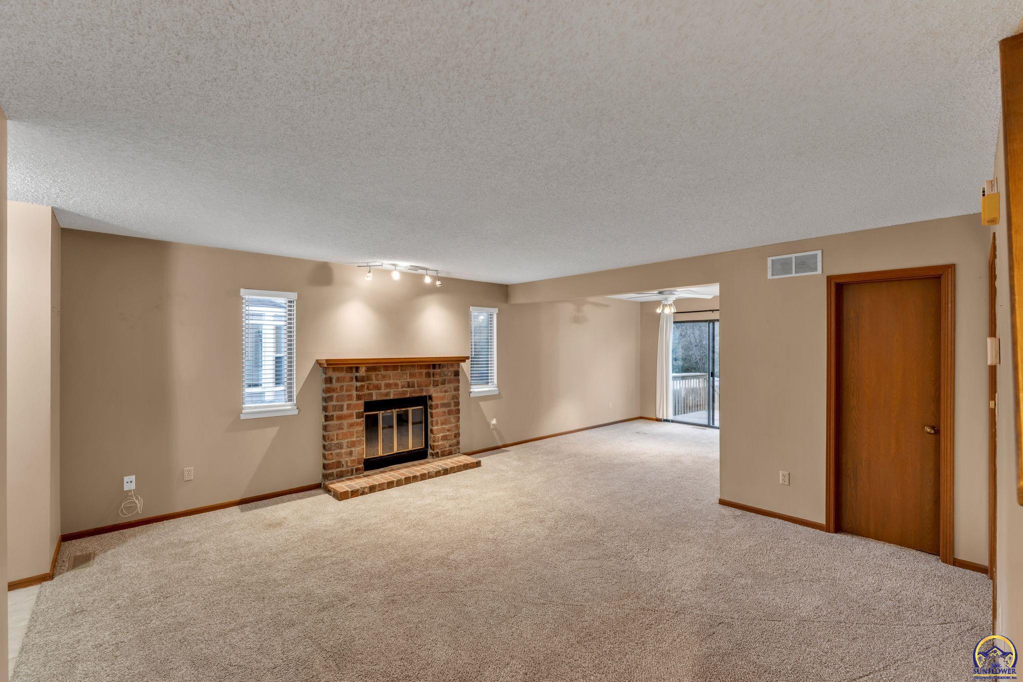 6040 Southwest 25th Street Topeka, KS 66614 - Photo 4 of 19