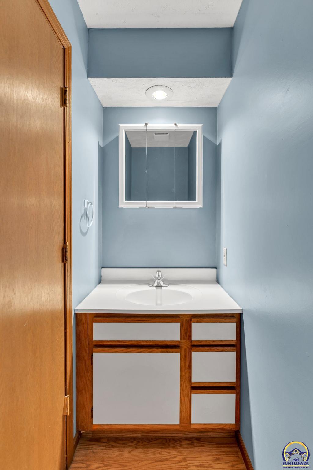 6040 Southwest 25th Street Topeka, KS 66614 - Photo 5 of 19