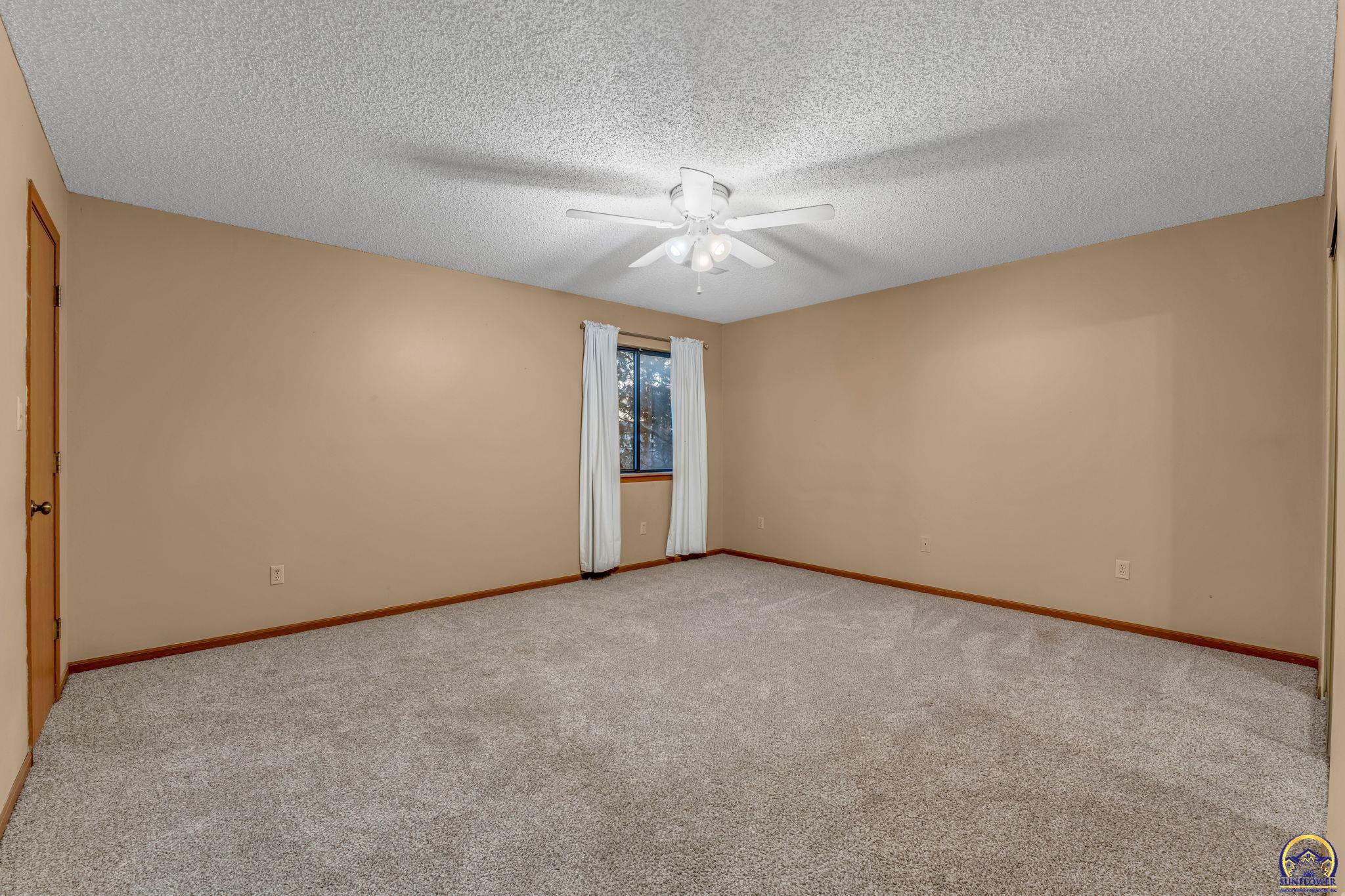 6040 Southwest 25th Street Topeka, KS 66614 - Photo 9 of 19