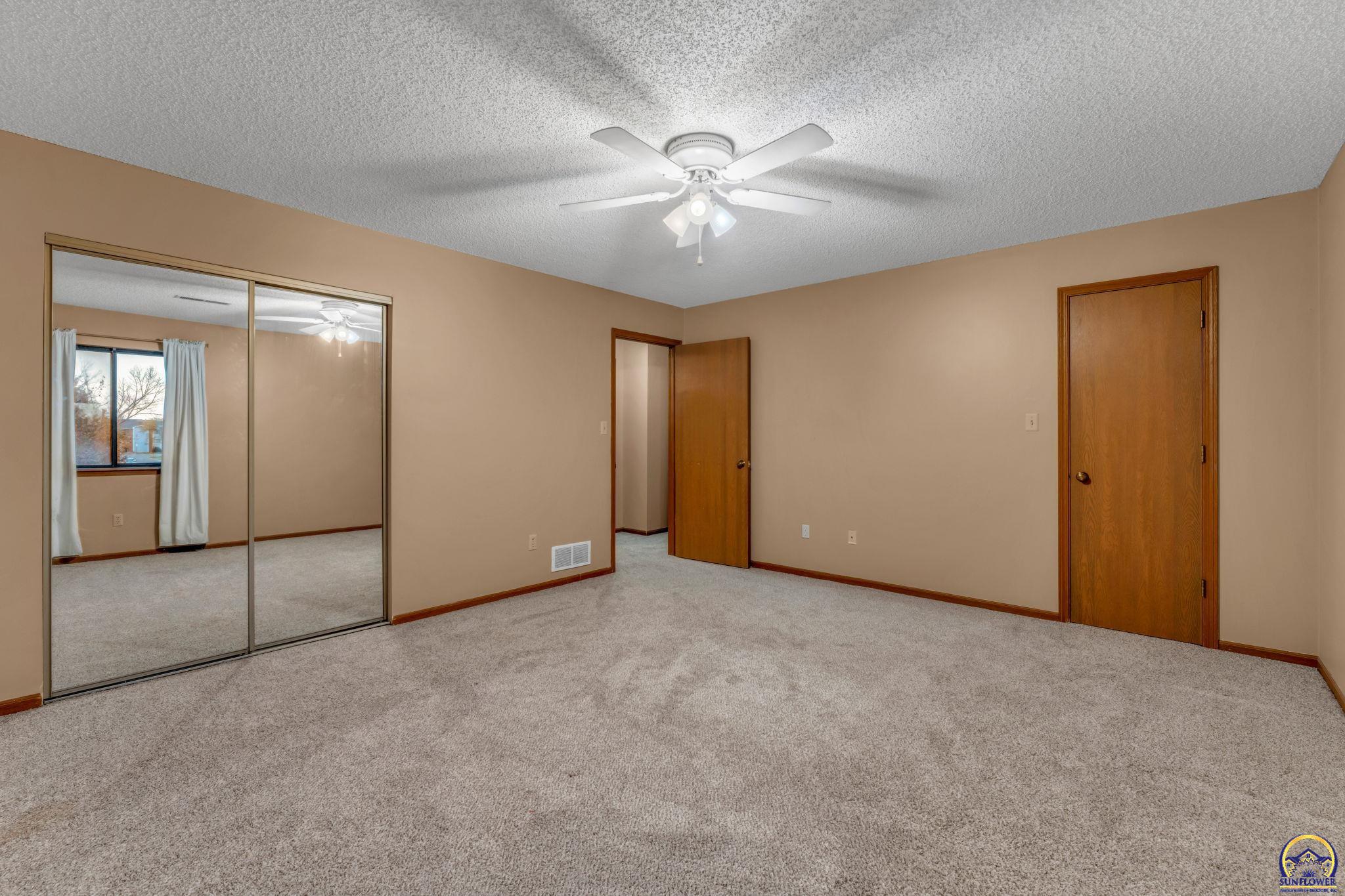 6040 Southwest 25th Street Topeka, KS 66614 - Photo 10 of 19