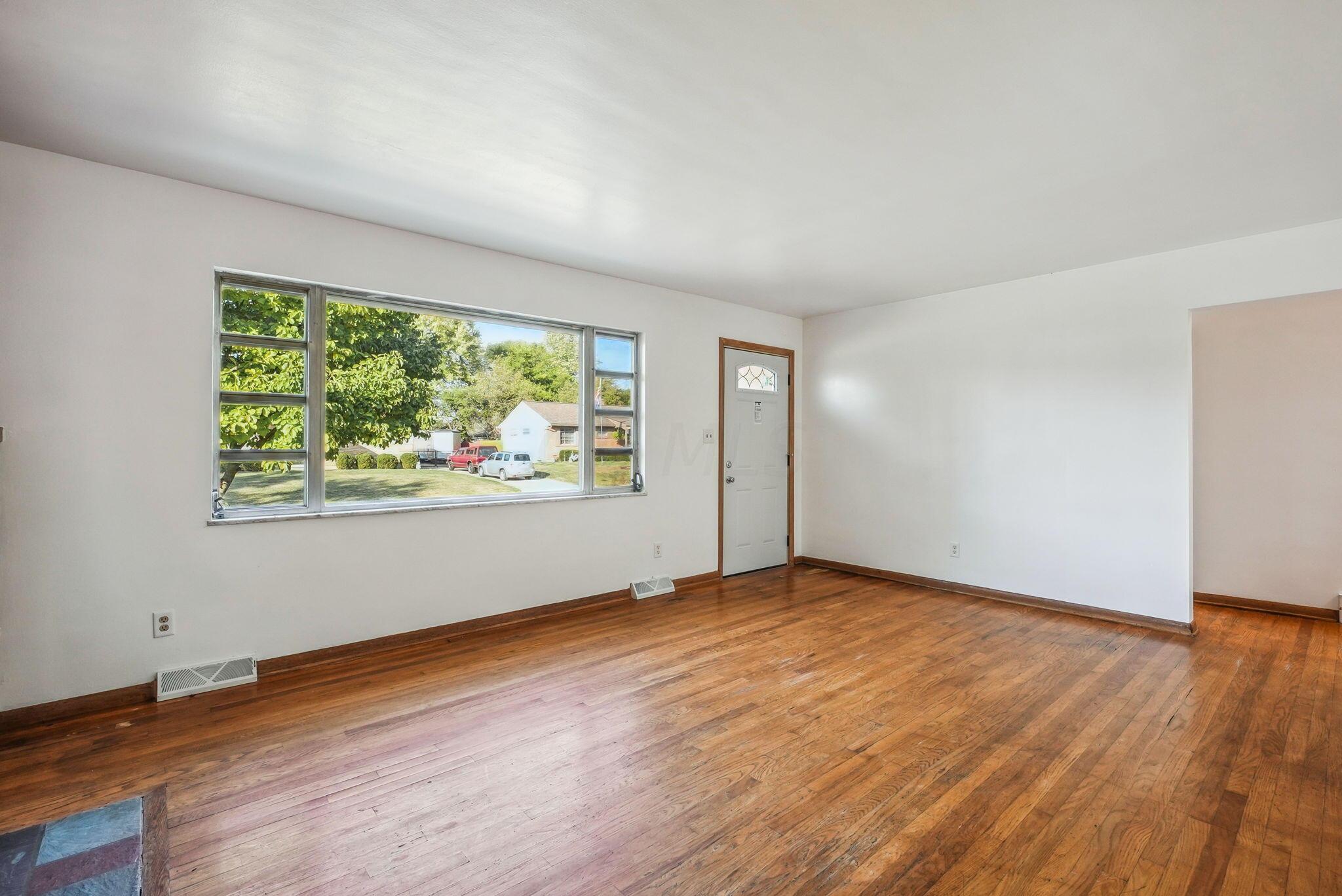 1611 Sale Road Columbus, OH 43224 - Photo 7 of 33 3-web-or-mls-1611-sale-rd