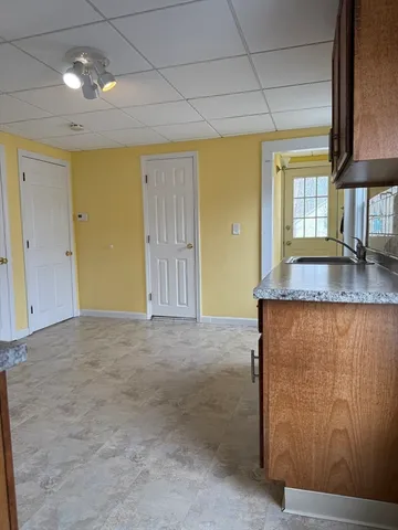 a view of livingroom with furniture
