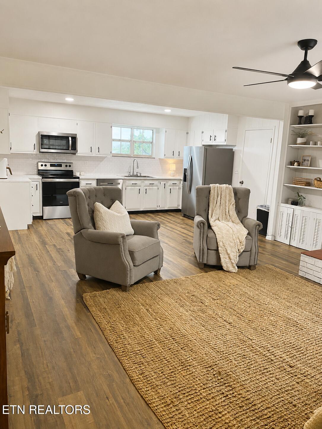 145 Wesley Harrogate, TN 37752 - Photo 6 of 13 Family Room _ Kitchen (1)