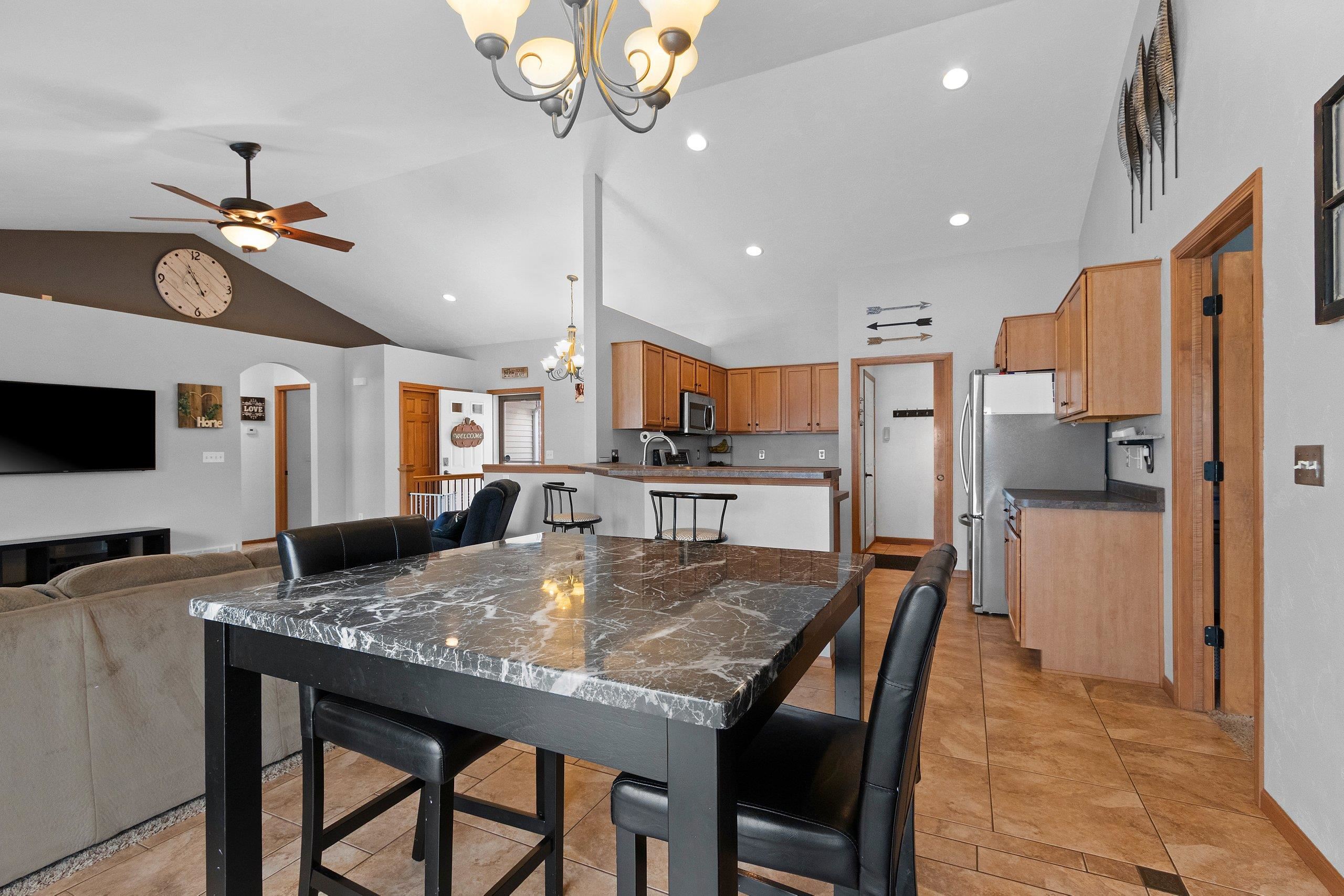 1012 Tana Lane Menasha, WI 54952 - Photo 11 of 44