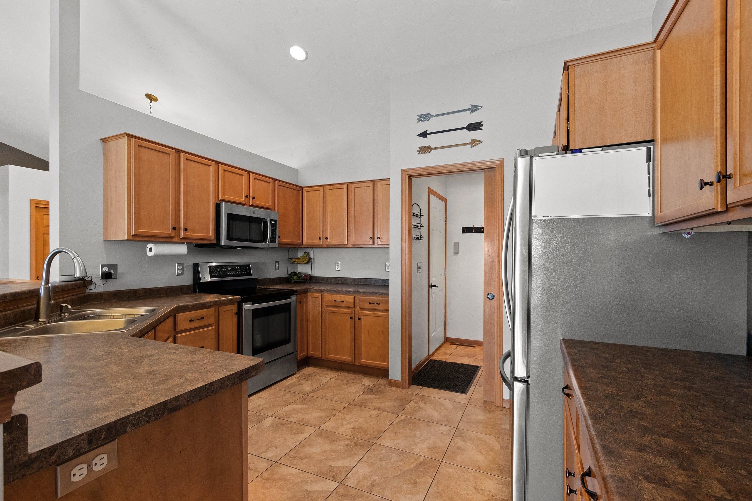 1012 Tana Lane Menasha, WI 54952 - Photo 14 of 44