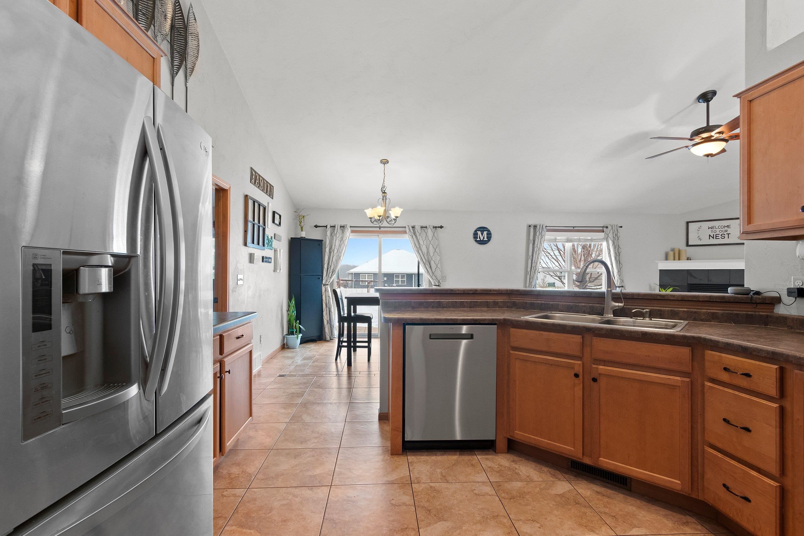 1012 Tana Lane Menasha, WI 54952 - Photo 17 of 44