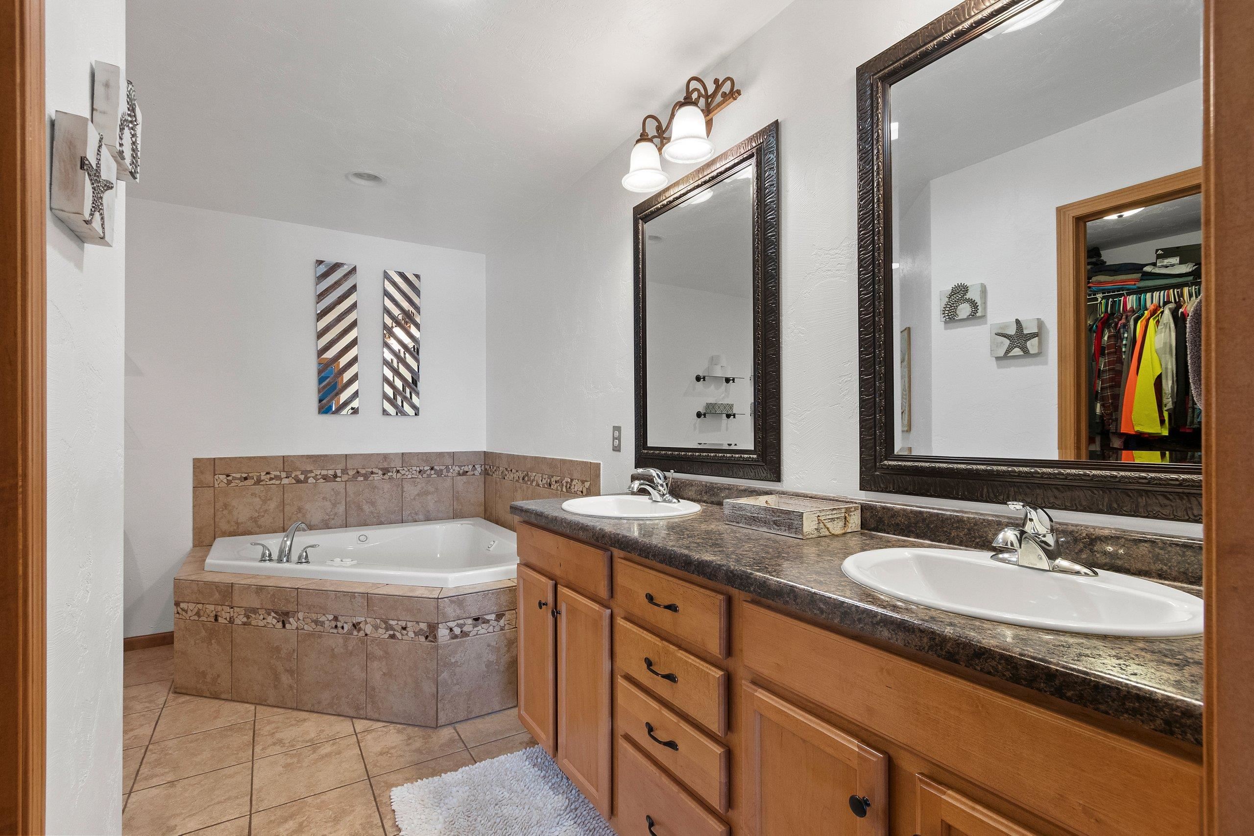 1012 Tana Lane Menasha, WI 54952 - Photo 22 of 44