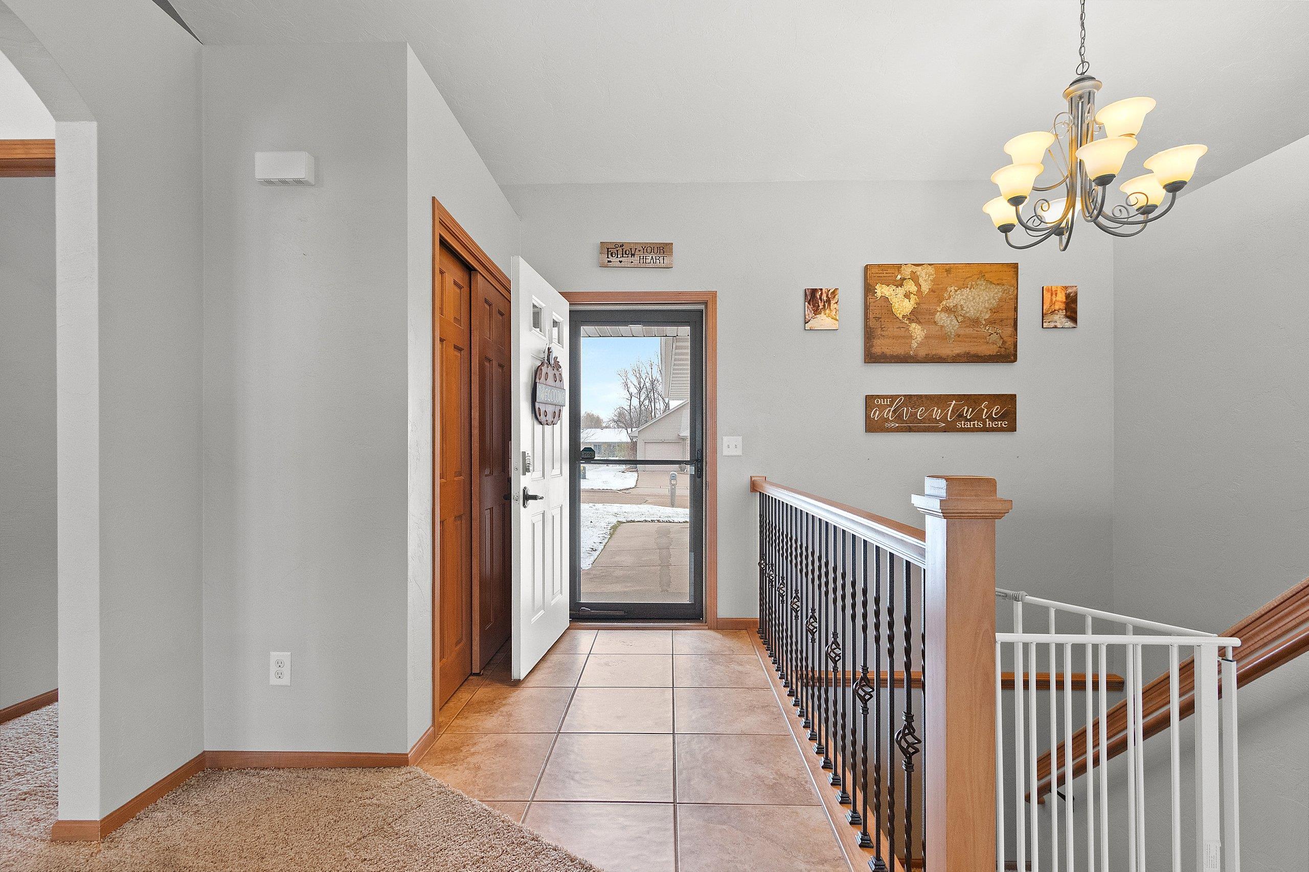 1012 Tana Lane Menasha, WI 54952 - Photo 3 of 44