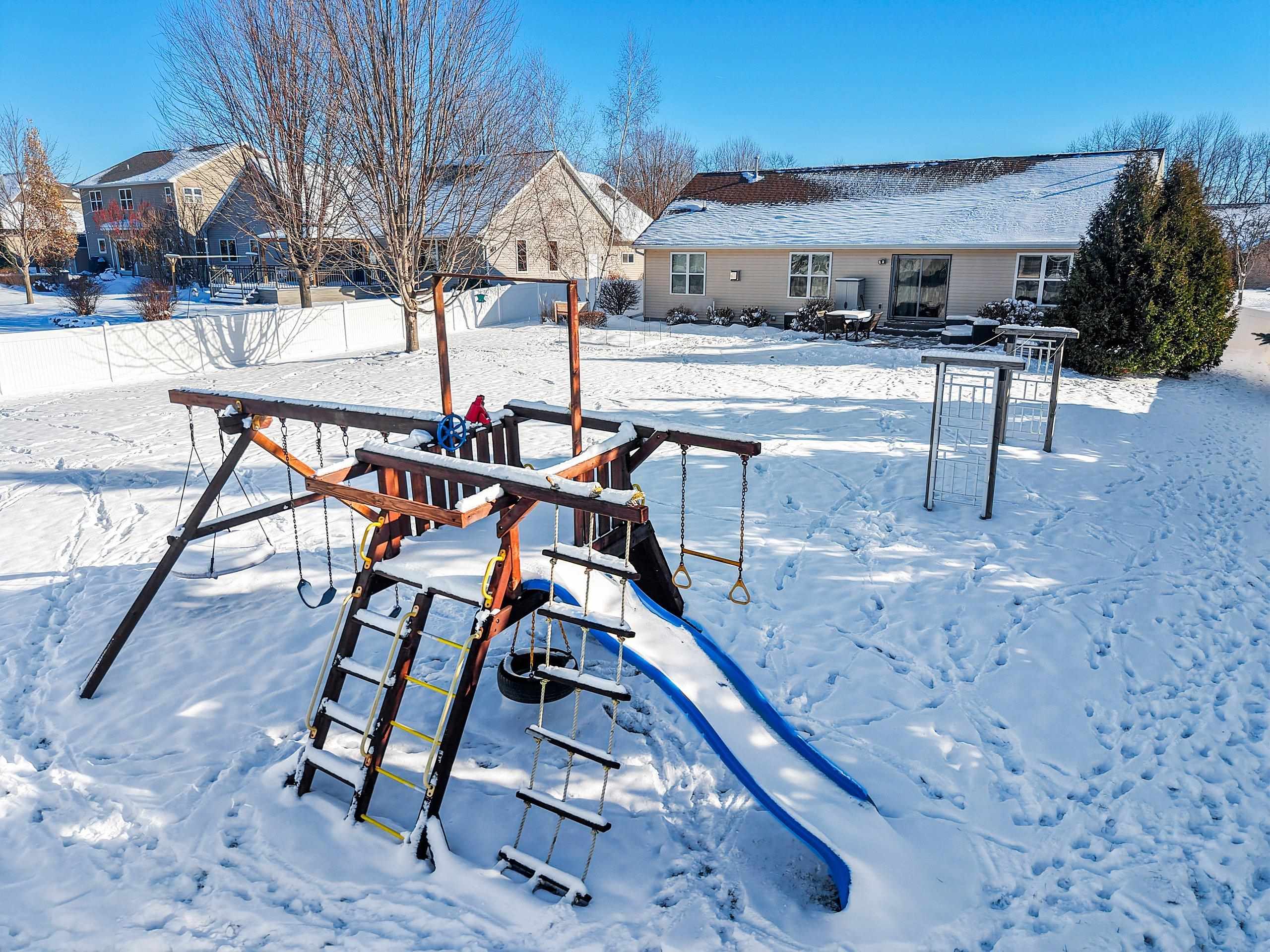 1012 Tana Lane Menasha, WI 54952 - Photo 38 of 44