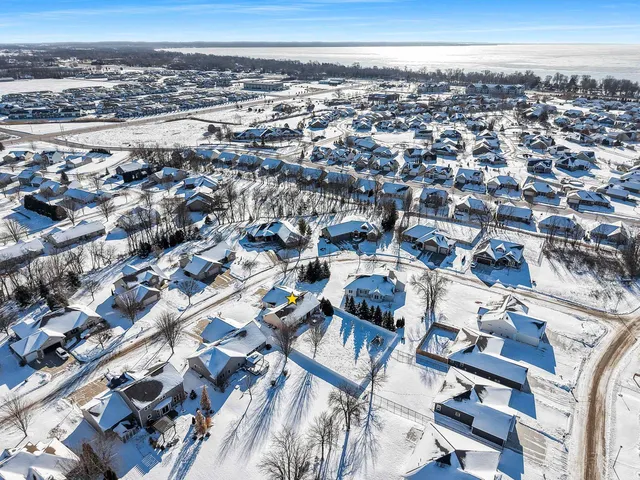 $409,900 | 1012 Tana Lane, Menasha, WI 54952
