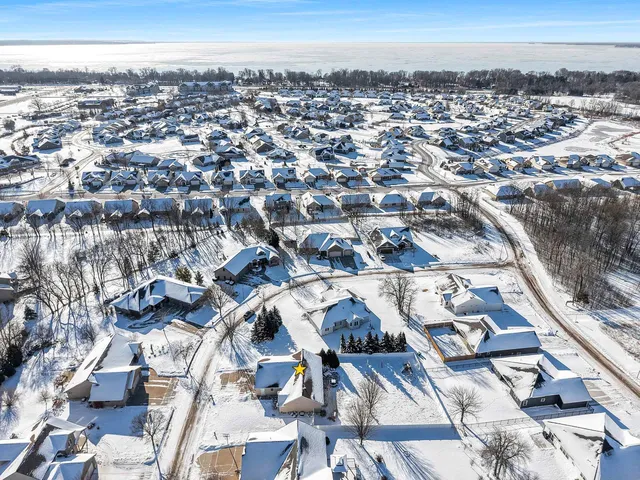 $409,900 | 1012 Tana Lane, Menasha, WI 54952