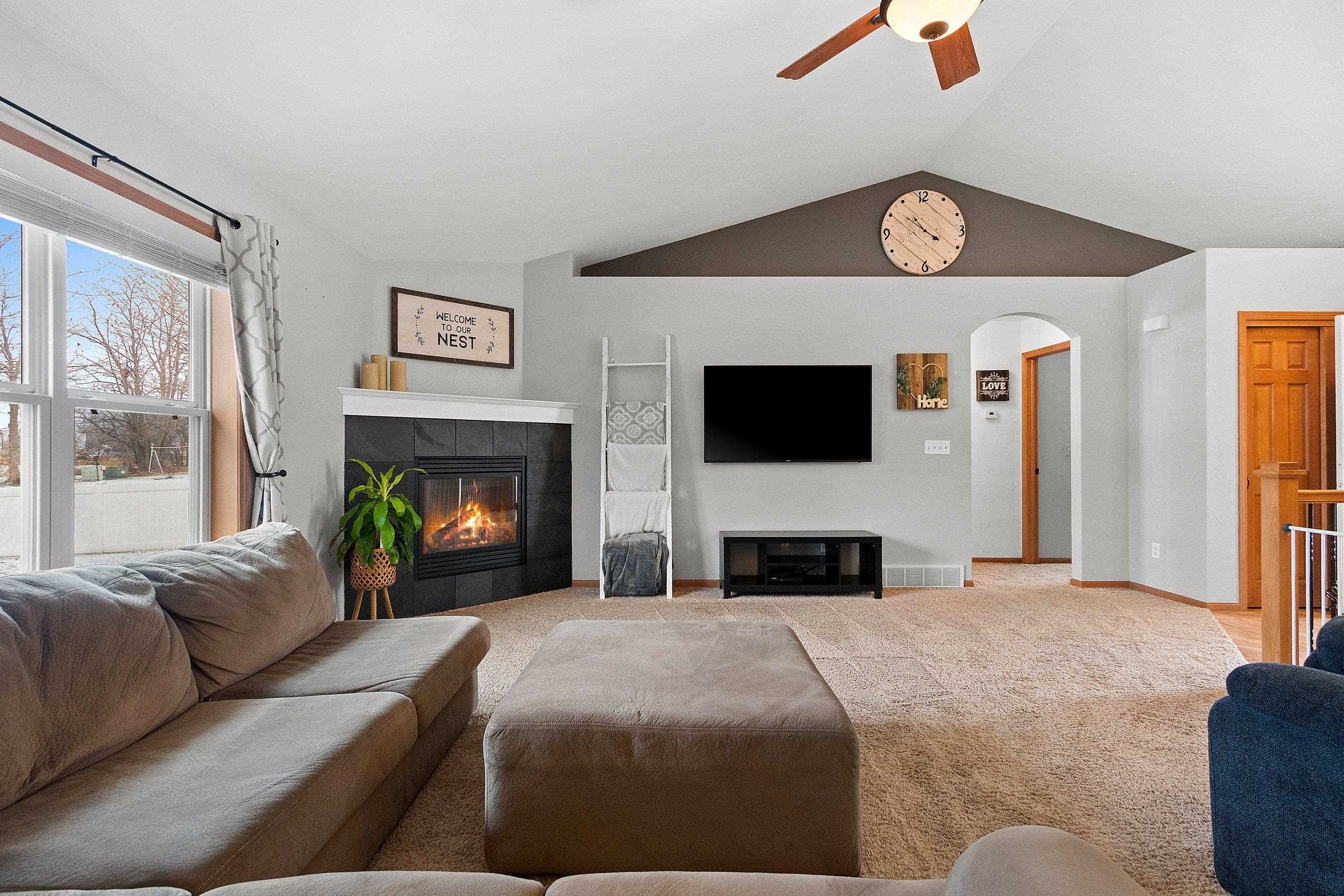 1012 Tana Lane Menasha, WI 54952 - Photo 7 of 44