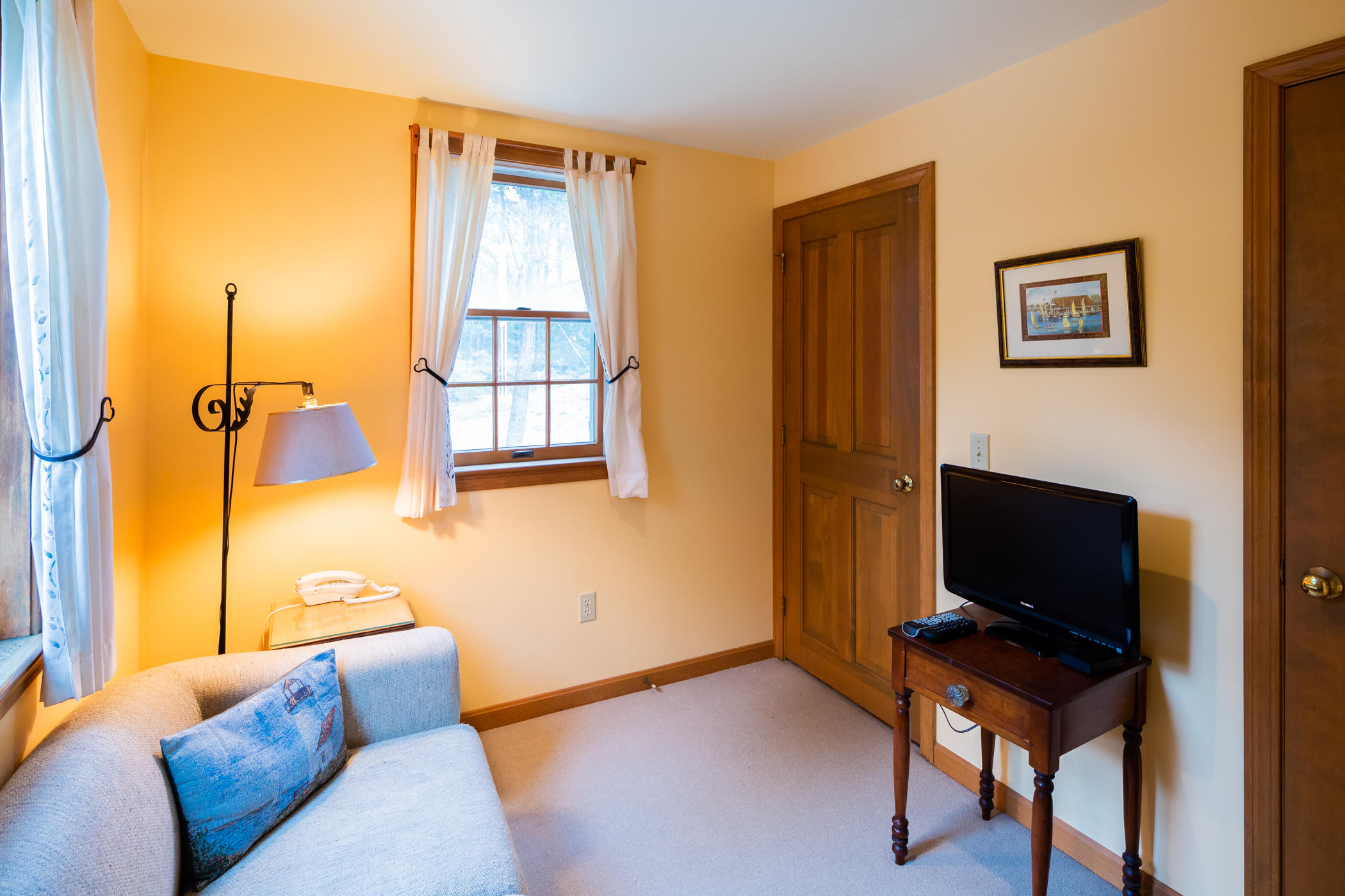 45 Marven Way Wellfleet, MA 02667 - Photo 31 of 37 a living room with furniture and a window
