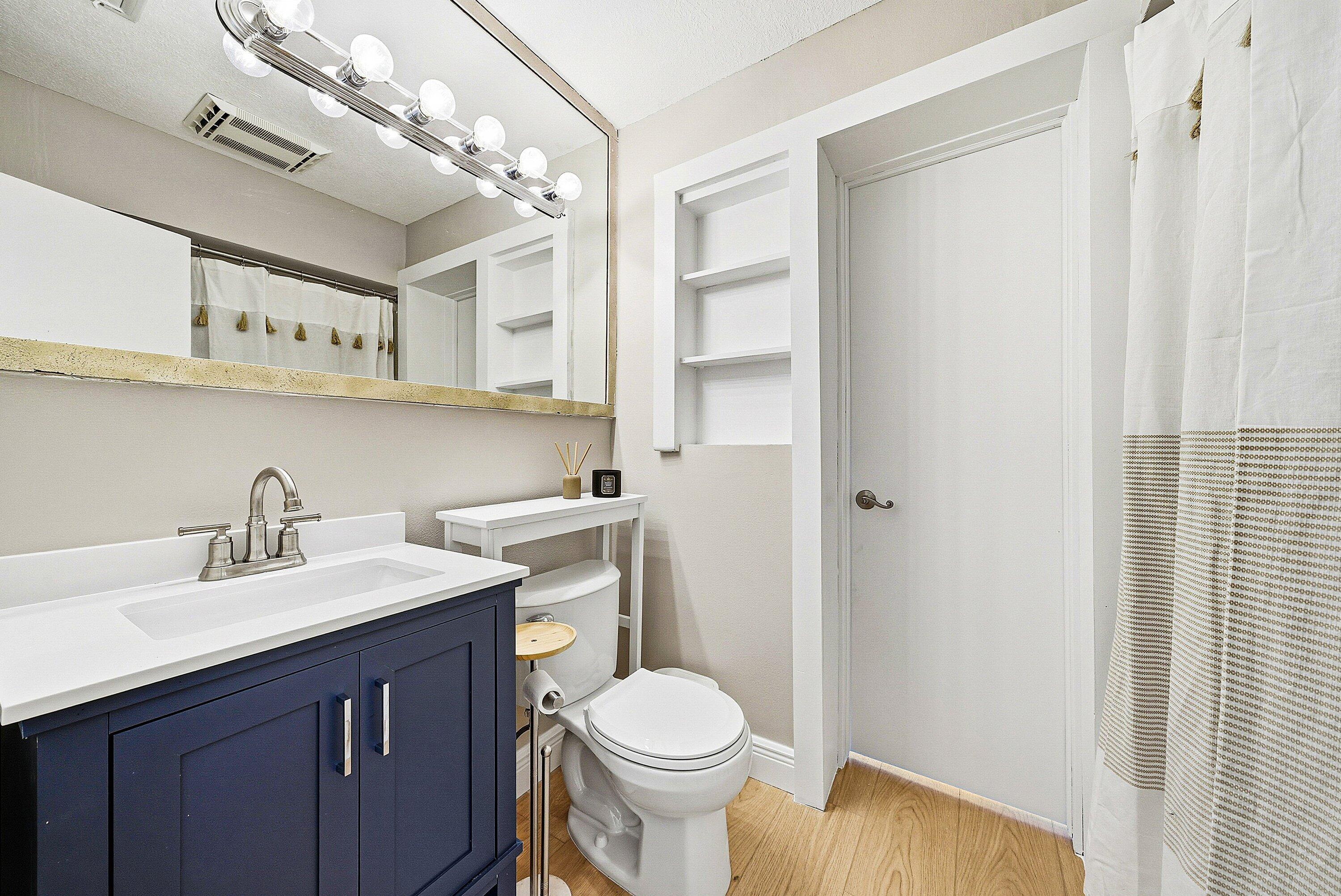 435 Northeast 35th Street Boca Raton, FL 33431 - Photo 28 of 60 2nd Bathroom