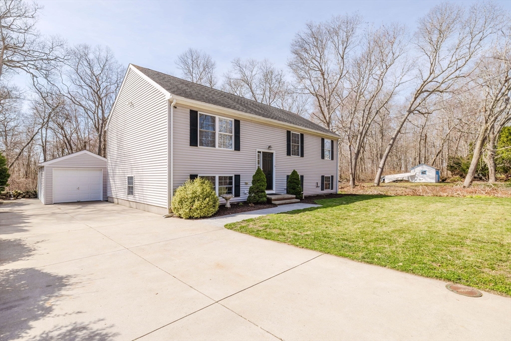 3 Diamond Street Fairhaven, MA 02719 - Photo 4 of 35