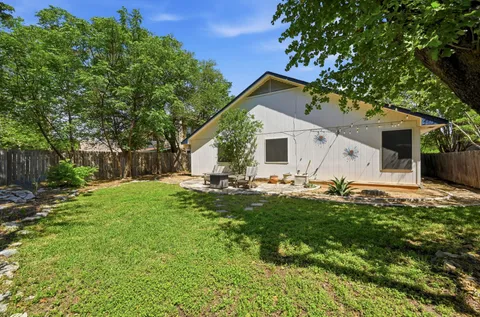a view of a yard in front of house