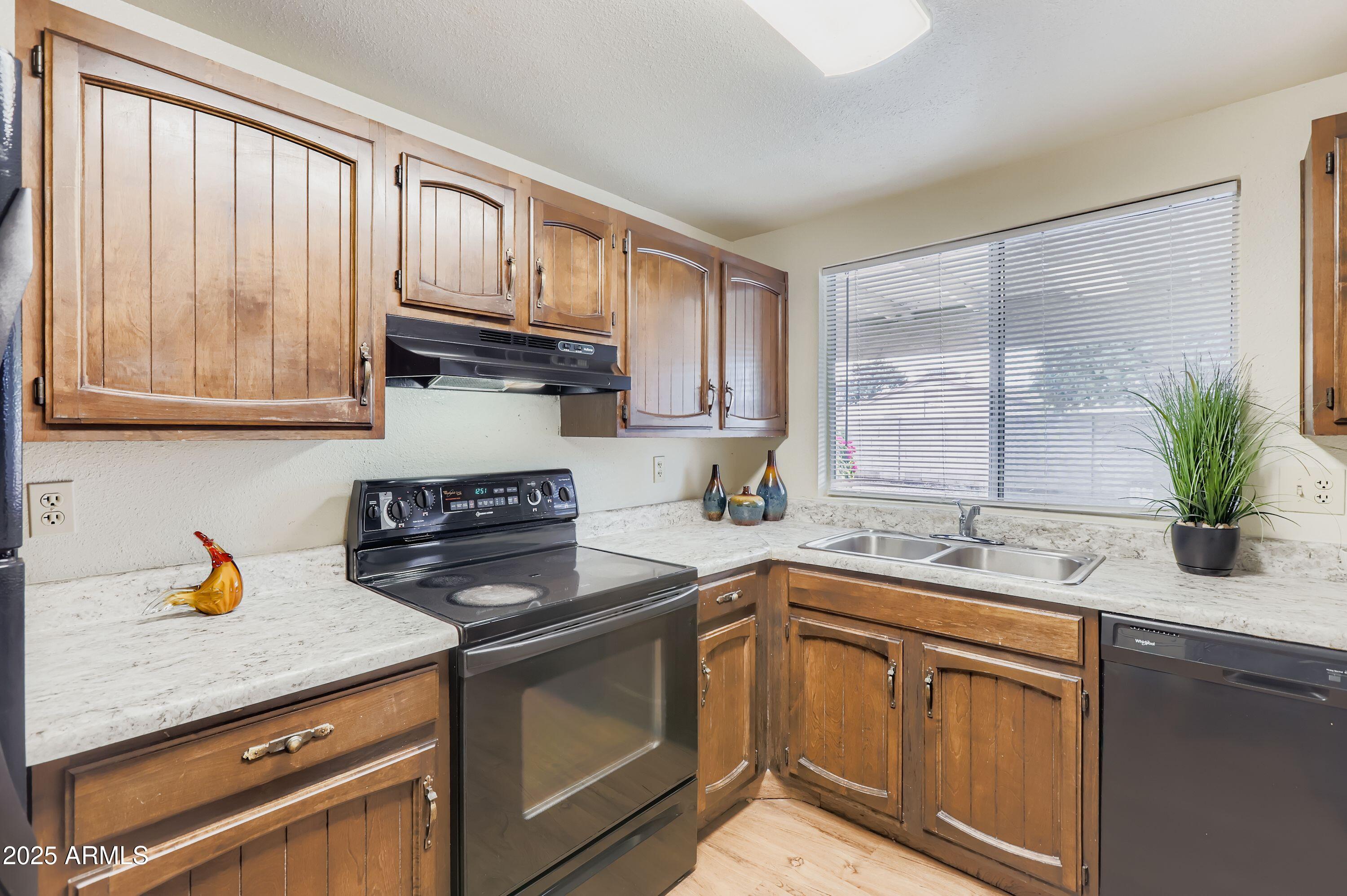 1619 West El Alba Way Chandler, AZ 85224 - Photo 10 of 26 a kitchen with stainless steel appliances granite countertop a sink a stove and cabinets