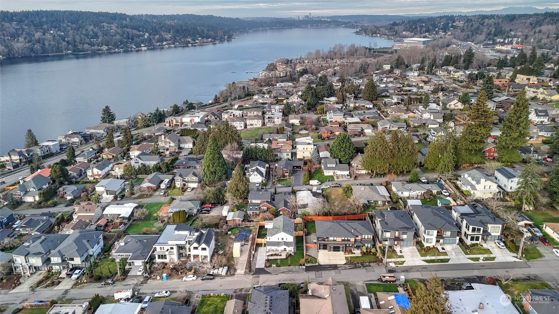 1018 North 34th Street Renton, WA 98056 - Photo 5 of 40 a view of a city