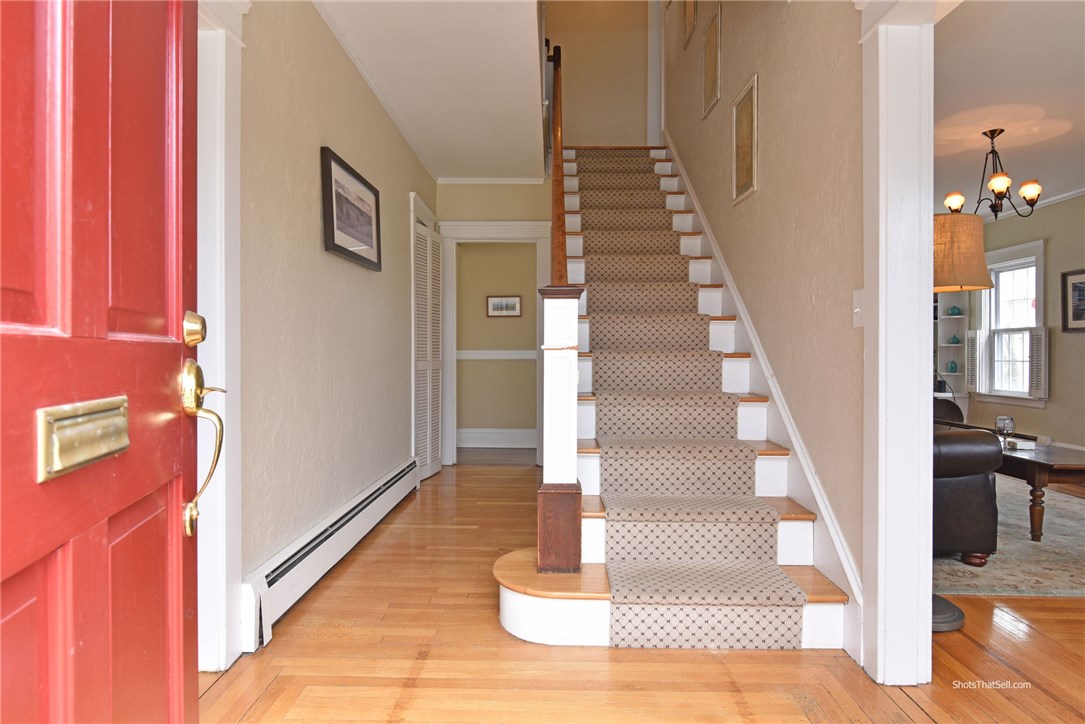 27 Chiswick Road Cranston, RI 02905 - Photo 11 of 29