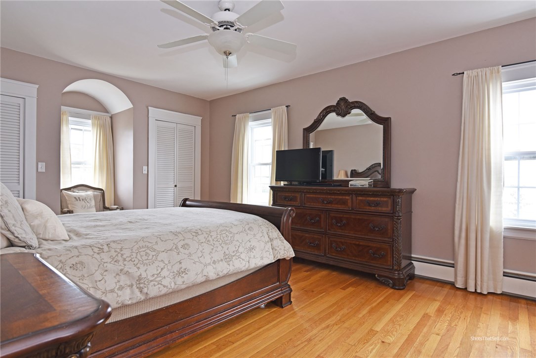 27 Chiswick Road Cranston, RI 02905 - Photo 20 of 29