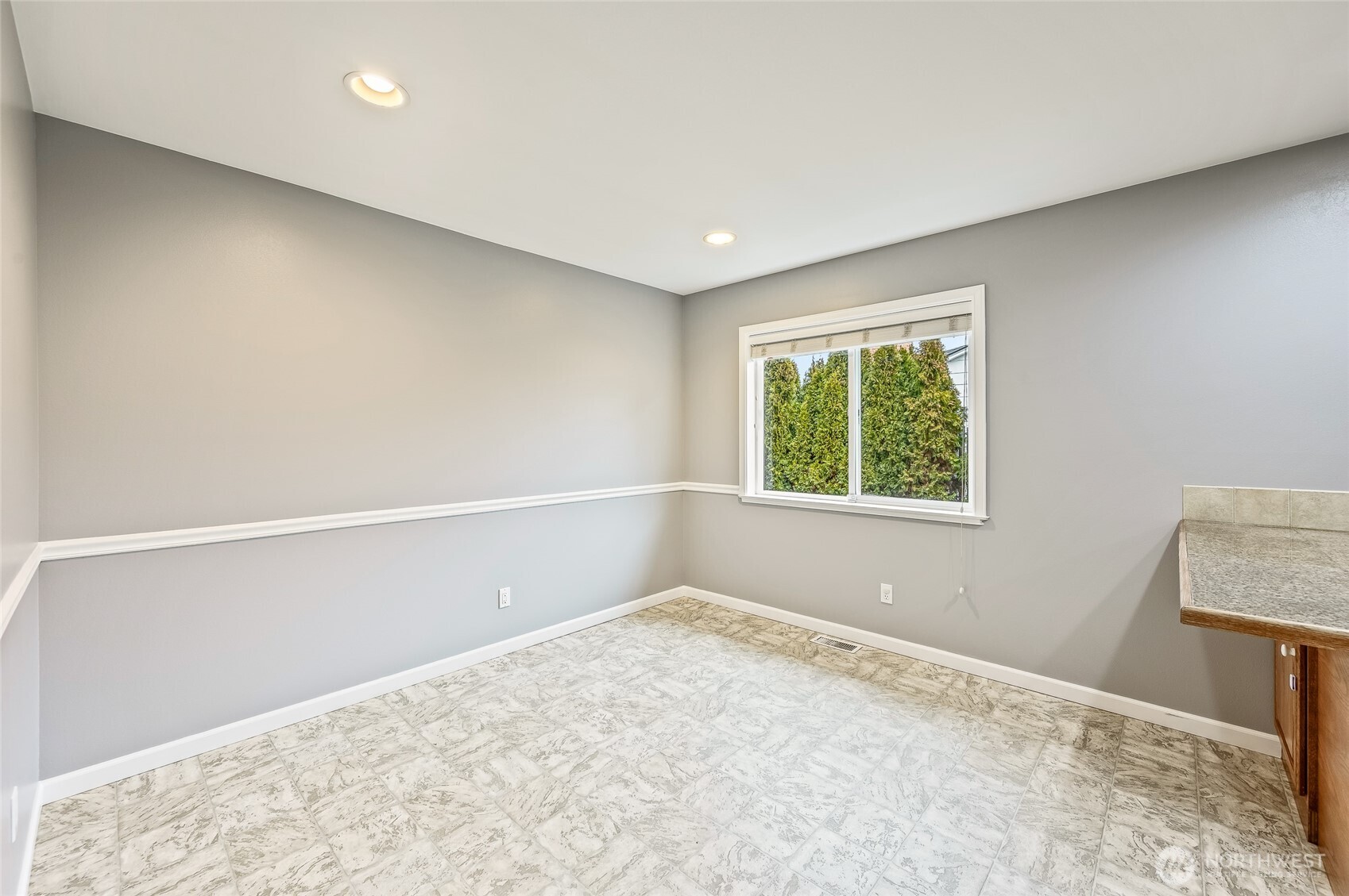 1503 Castlerock Avenue Wenatchee, WA 98801 - Photo 27 of 37 an empty room with windows