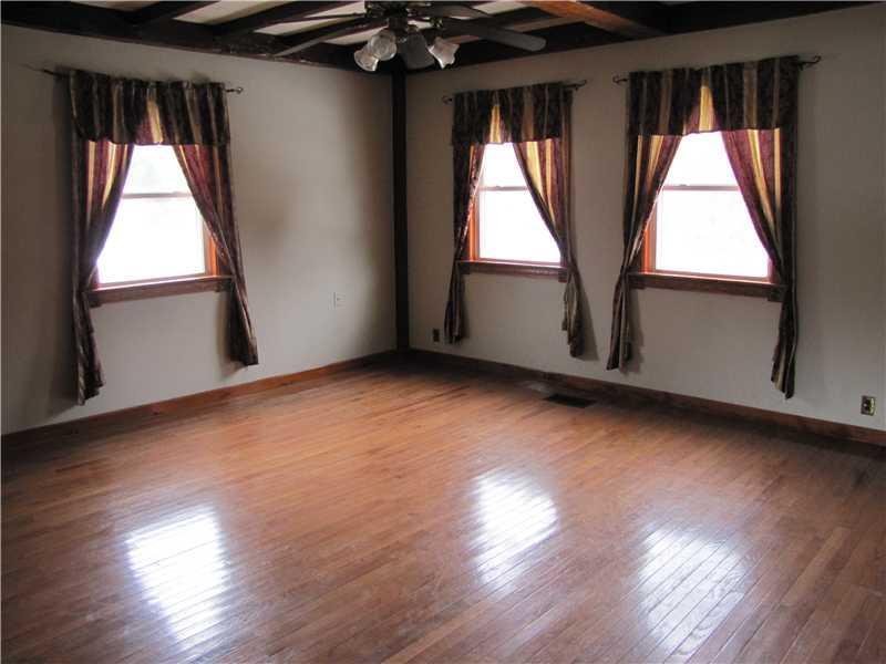 509 Riverside Drive Augusta, ME 04330 - Photo 6 of 20 Living Room.