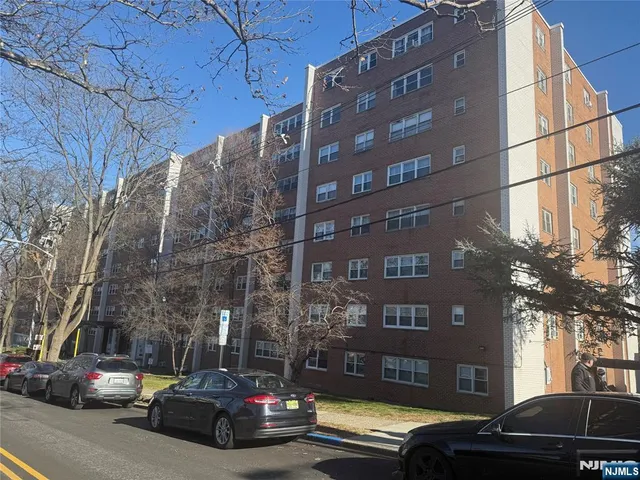 $2,200 | 39 East 39th Street, Unit 3H, Paterson, NJ 07514