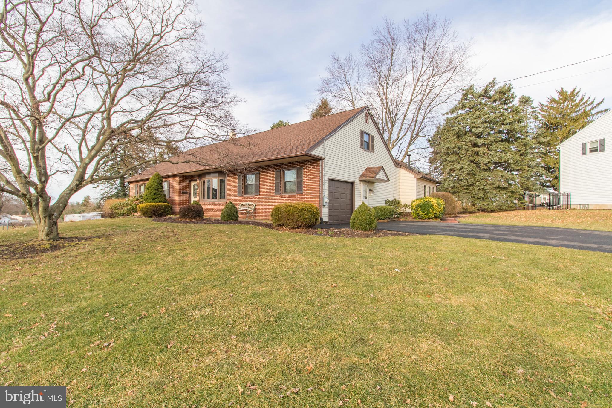 651 Lexington Road Warminster, PA 18974 - Photo 3 of 63 Gallery Image 3