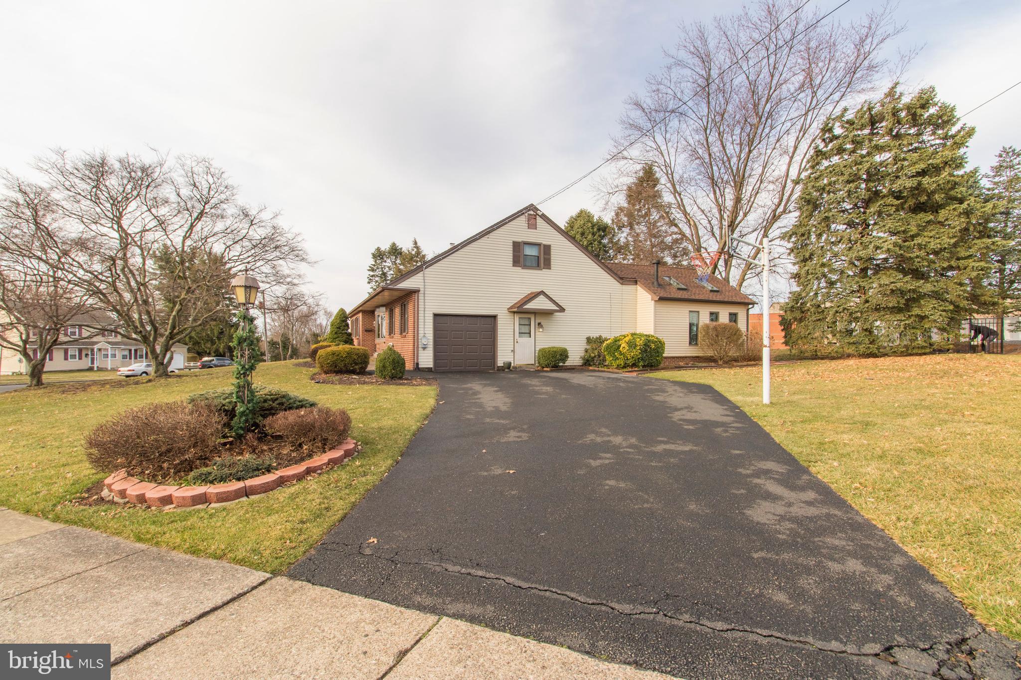 651 Lexington Road Warminster, PA 18974 - Photo 4 of 63 Gallery Image 4