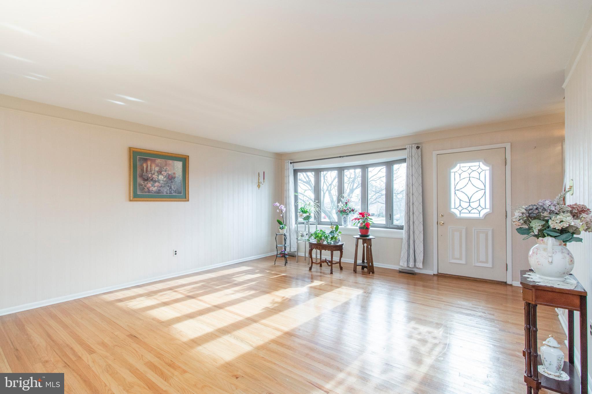 651 Lexington Road Warminster, PA 18974 - Photo 5 of 63 Gallery Image 5