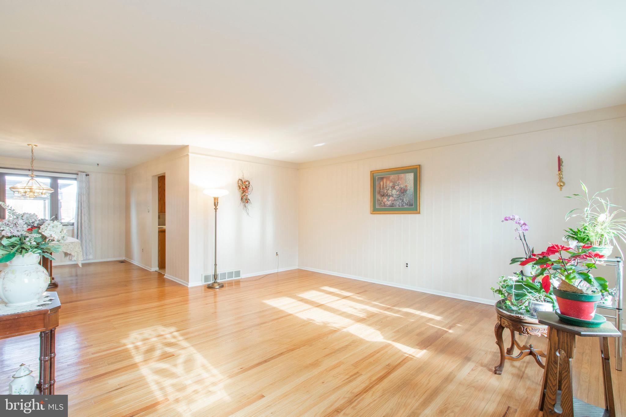 651 Lexington Road Warminster, PA 18974 - Photo 8 of 63 Gallery Image 8