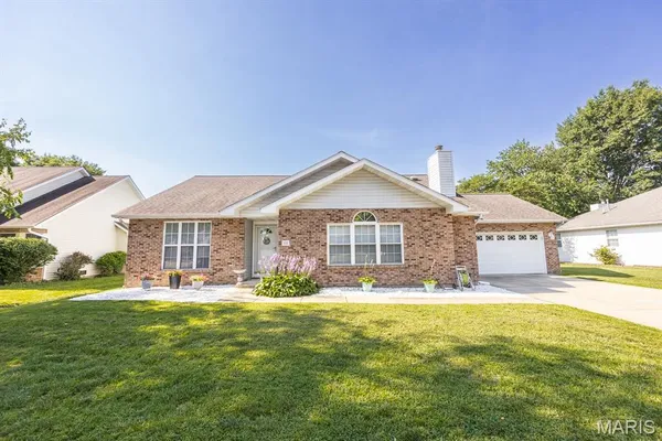 $300,000 | 15 Michelle Drive, Mascoutah, IL 62258