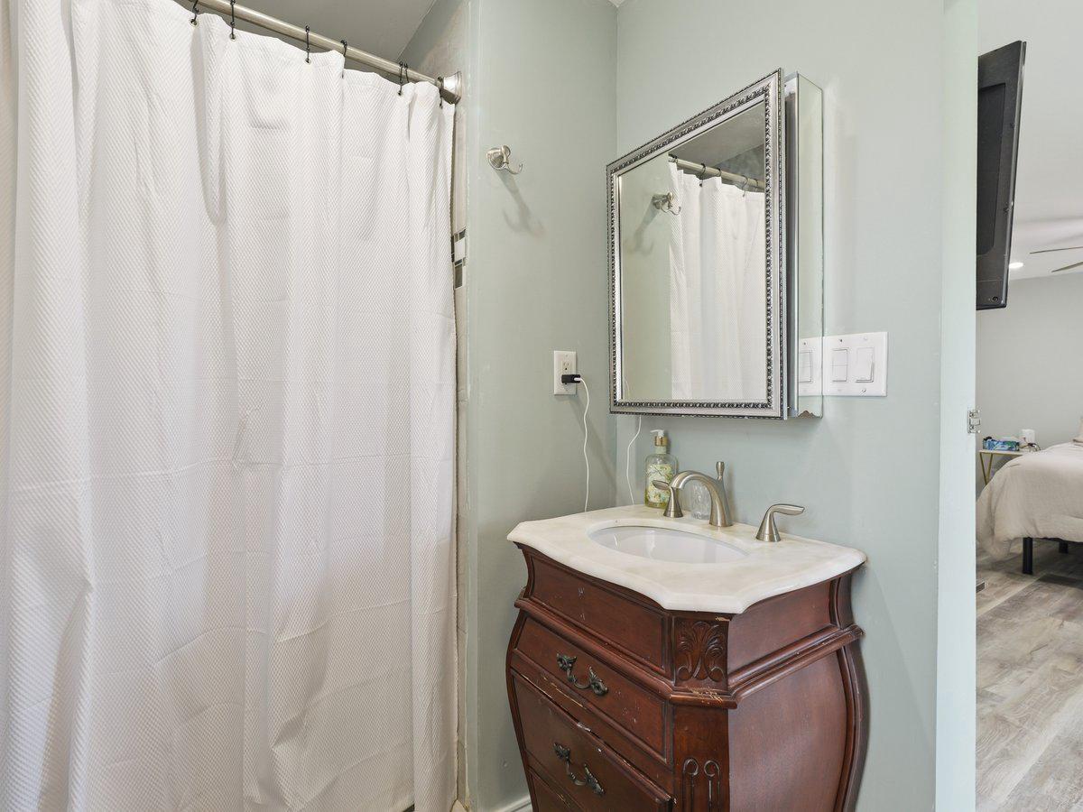16808 Tammany Manor Road Williamsport, MD 21795 - Photo 23 of 41 Master room bathroom
