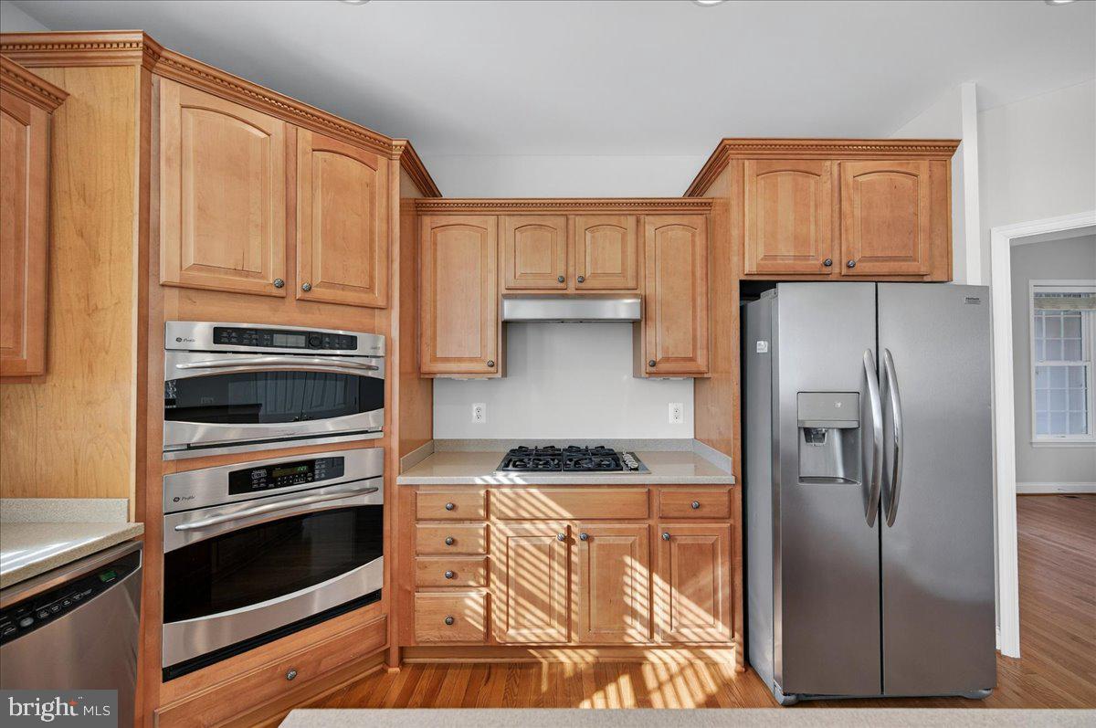6159 Ferrier Court Gainesville, VA 20155 - Photo 11 of 74 Double Oven w/ Microwave & Convention