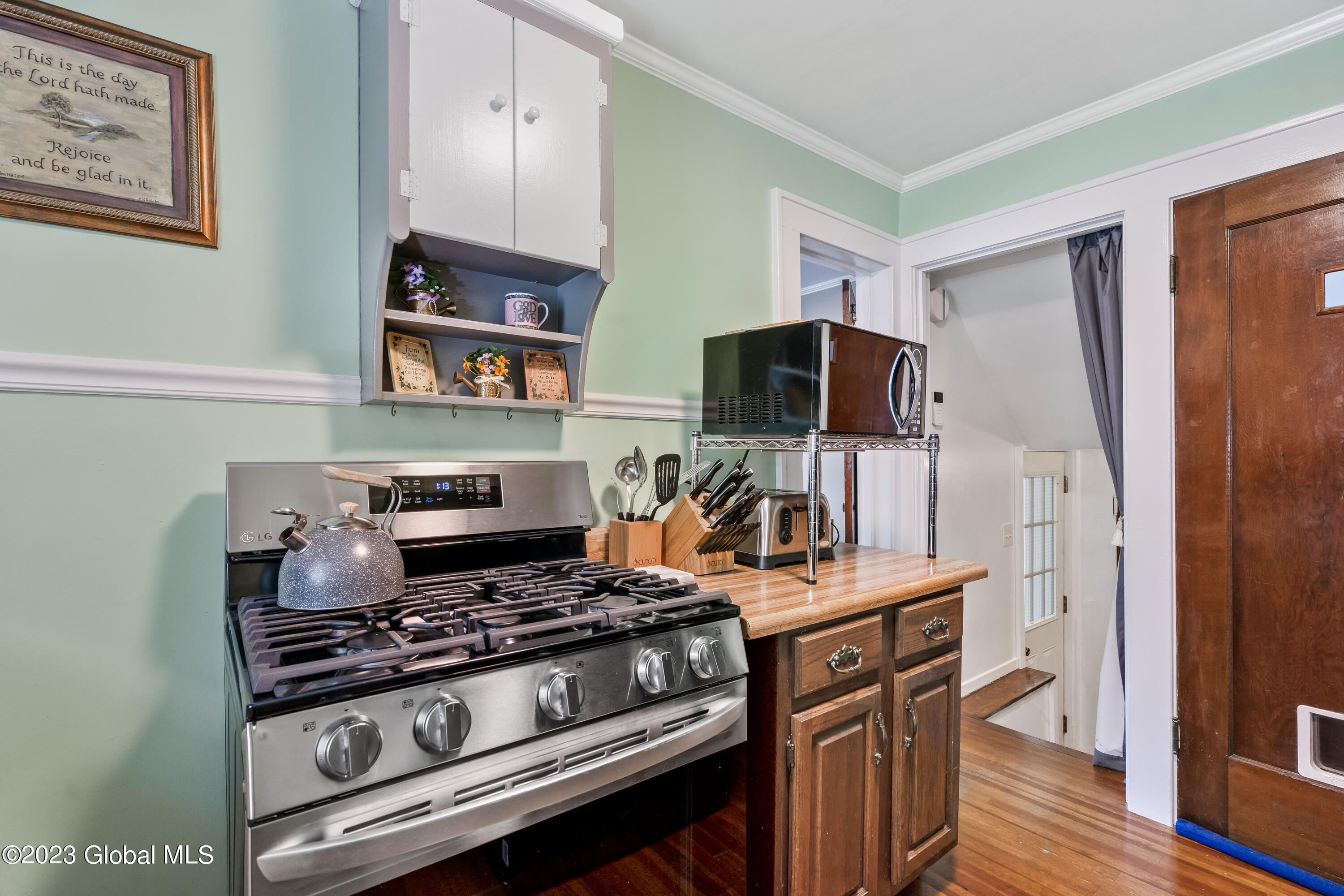 906 Vischer Avenue Rotterdam, NY 12306 - Photo 11 of 34 Interiors-12