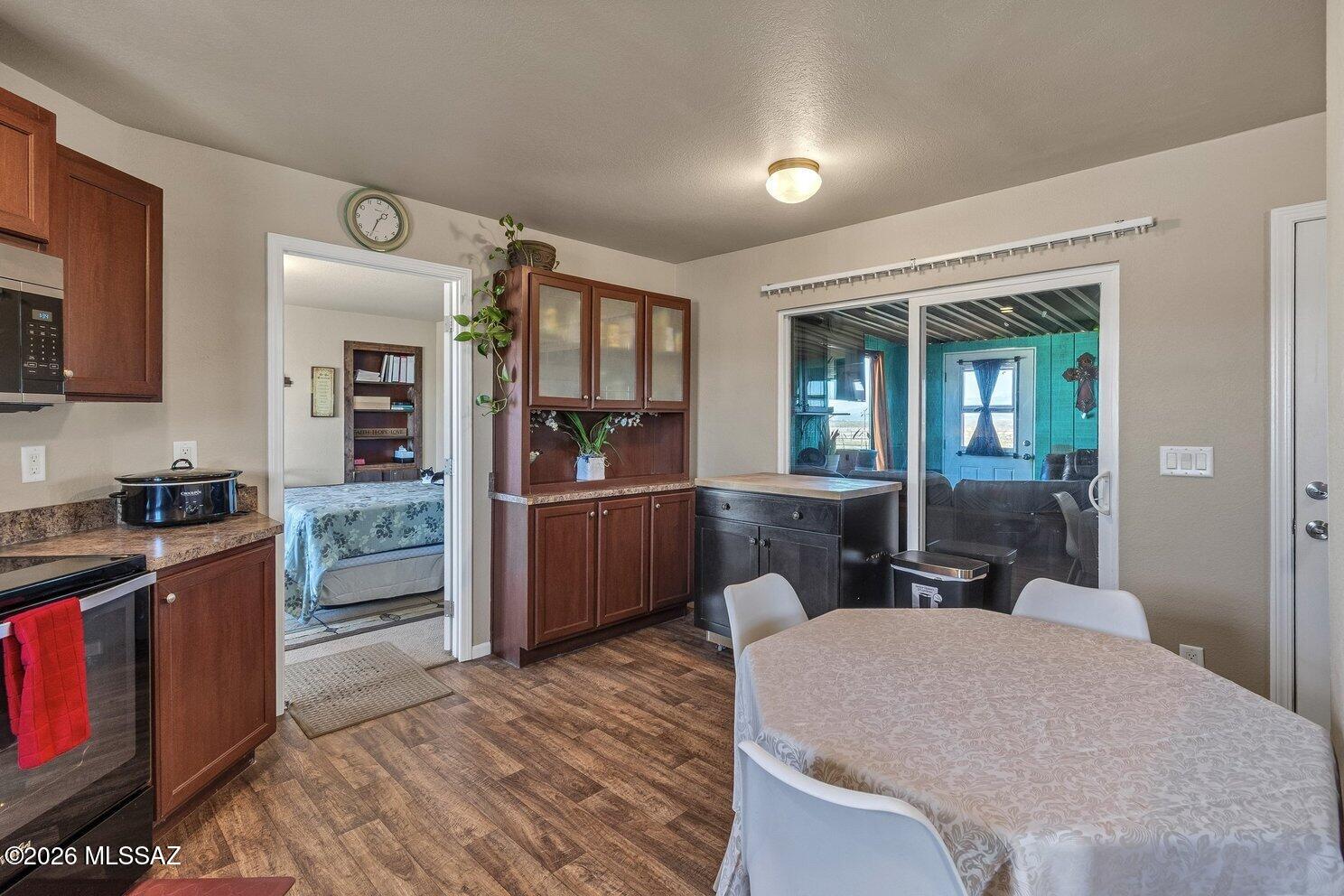8845 Ghost Ranch Road Marana, AZ 85653 - Photo 10 of 39 Kitchen/Dining Area