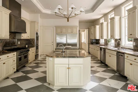 $11,995,000 | 10509 Vestone Way, Los Angeles, CA 90077