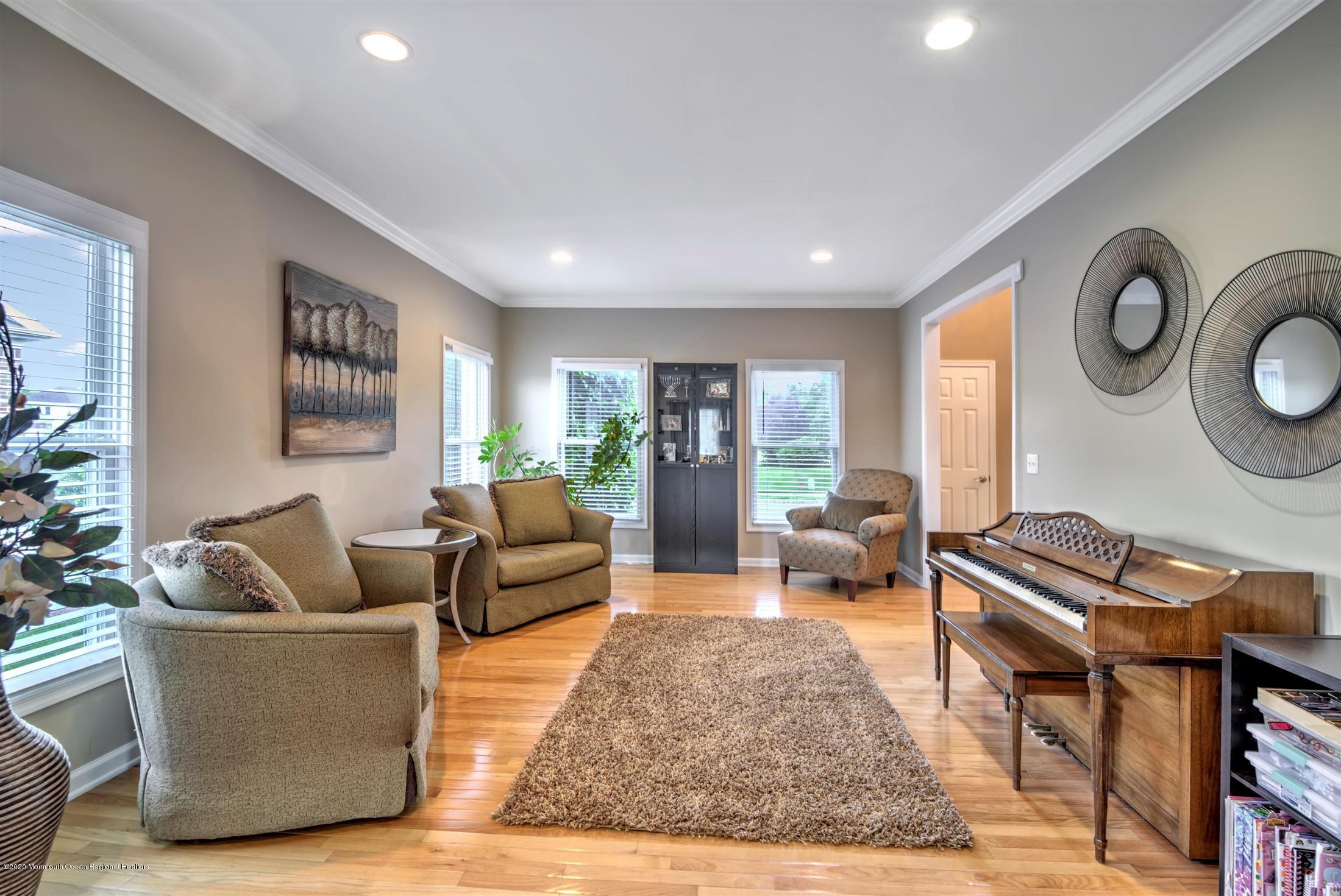 48 Bloomfield Road Manalapan, NJ 07726 - Photo 6 of 54 LIVING ROOM