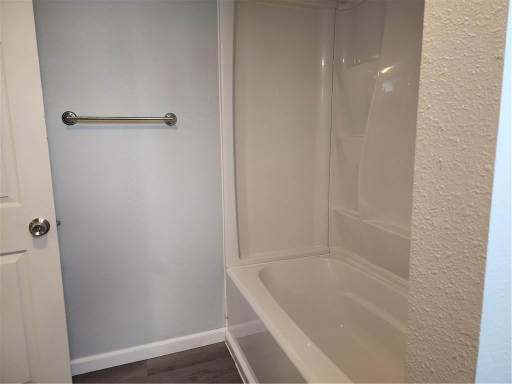 701 Jackson Road Apollo, PA 15613 - Photo 31 of 33 a bathroom with a tub